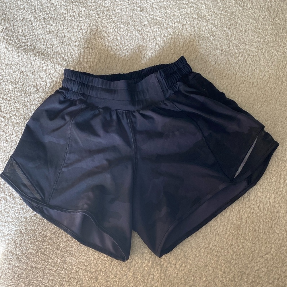 Lululemon - Hotty Hot High-Rise Lined Short 2.5